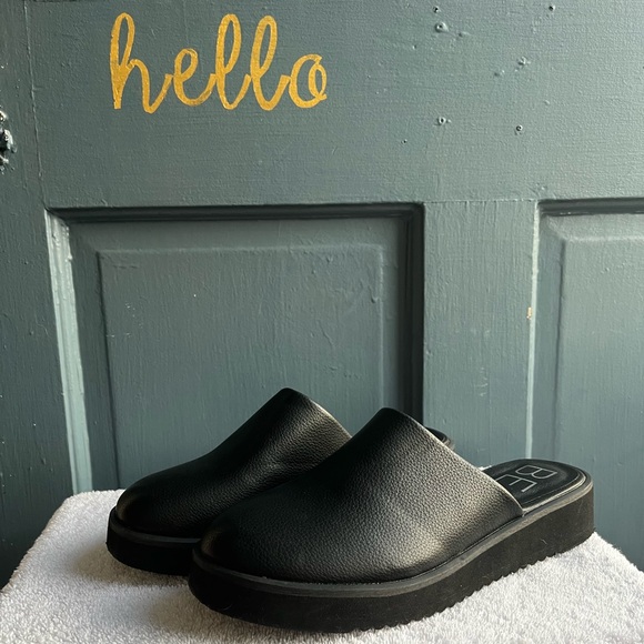 Beach by Matisse Charlotte Clog, Size 8 - Picture 1 of 1